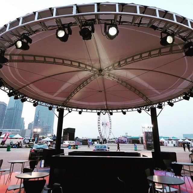 这些桁架帐篷是由我们公司定制生产的,其创意来自我们的客户,是一家